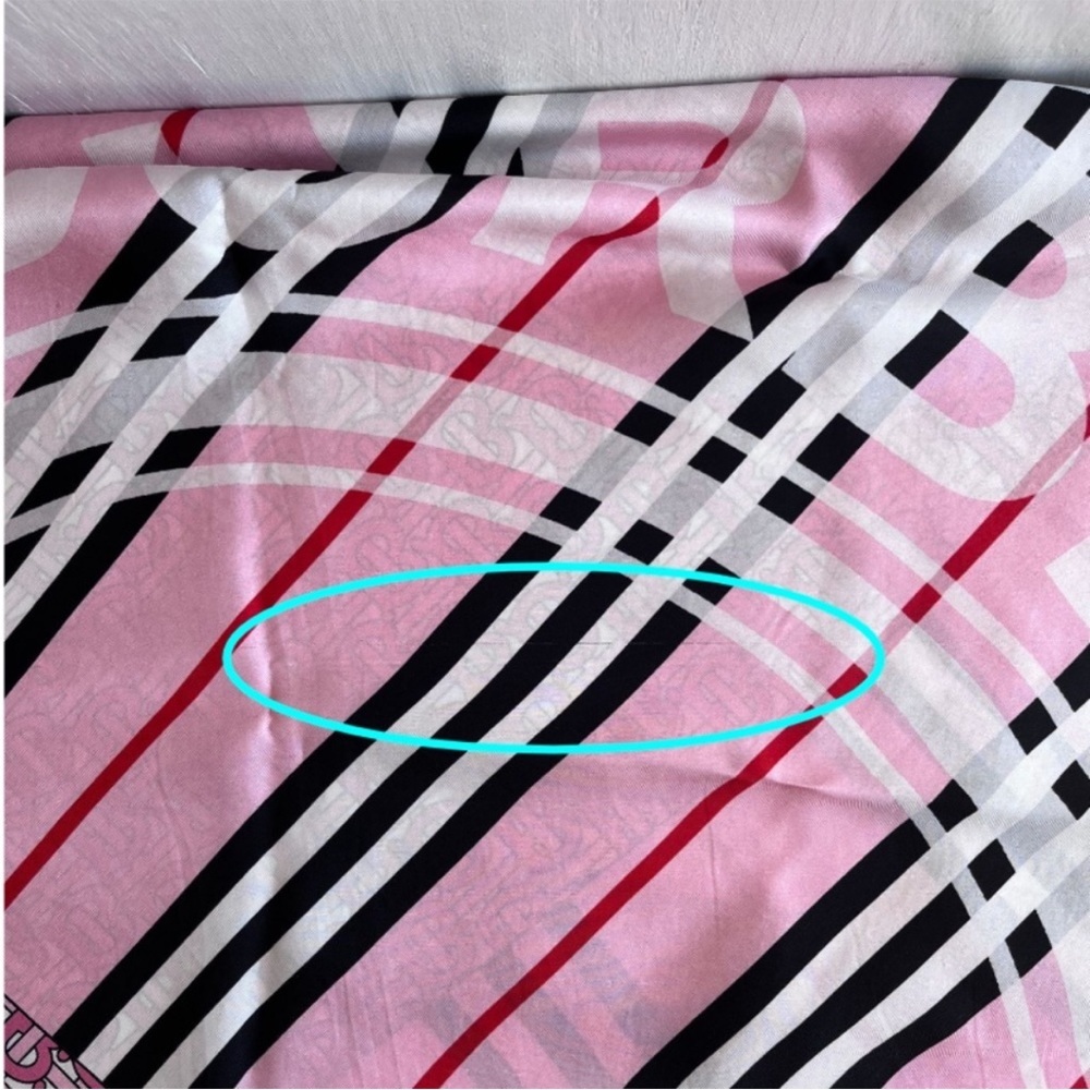 BURBERRY Heritage Scarf and Wallet Bundle - Picture 13 of 14